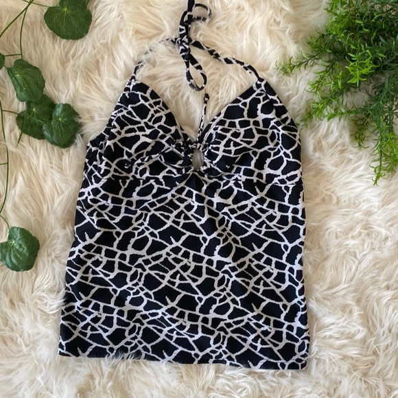 Halter neck Top - Picture 2 of 9